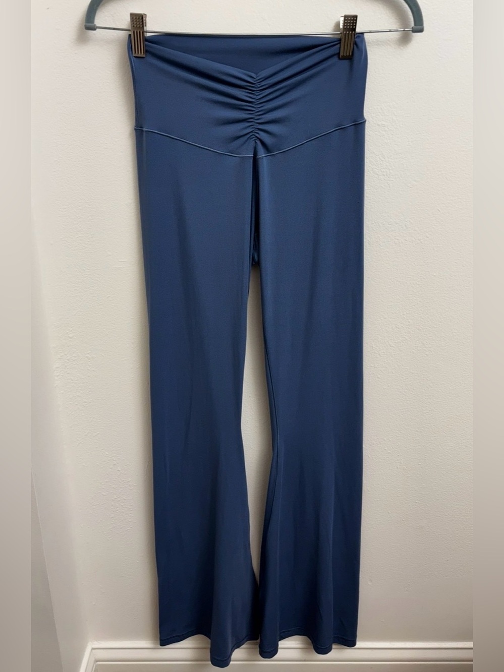 Aerie Offline High-Rise Real Me Flare Leggings Yoga Pants in Soft Blue Gray M